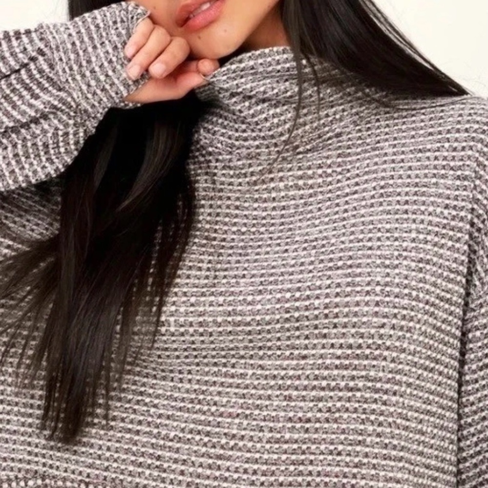 FREE PEOPLE Waffle Knit Cropped Turtleneck Long Sleeve Sweater Size Small - Picture 3 of 11